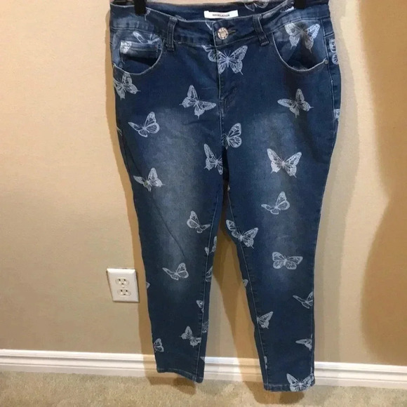 Revelation Skinny Jeans with Butterfly Design 5 Pockets-Size 8 - Picture 1 of 9